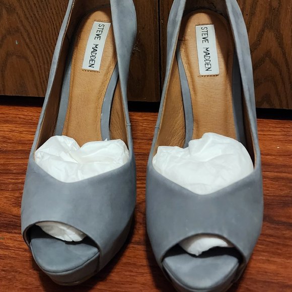Steve Madden gray suede peep toe pumps - Picture 1 of 3